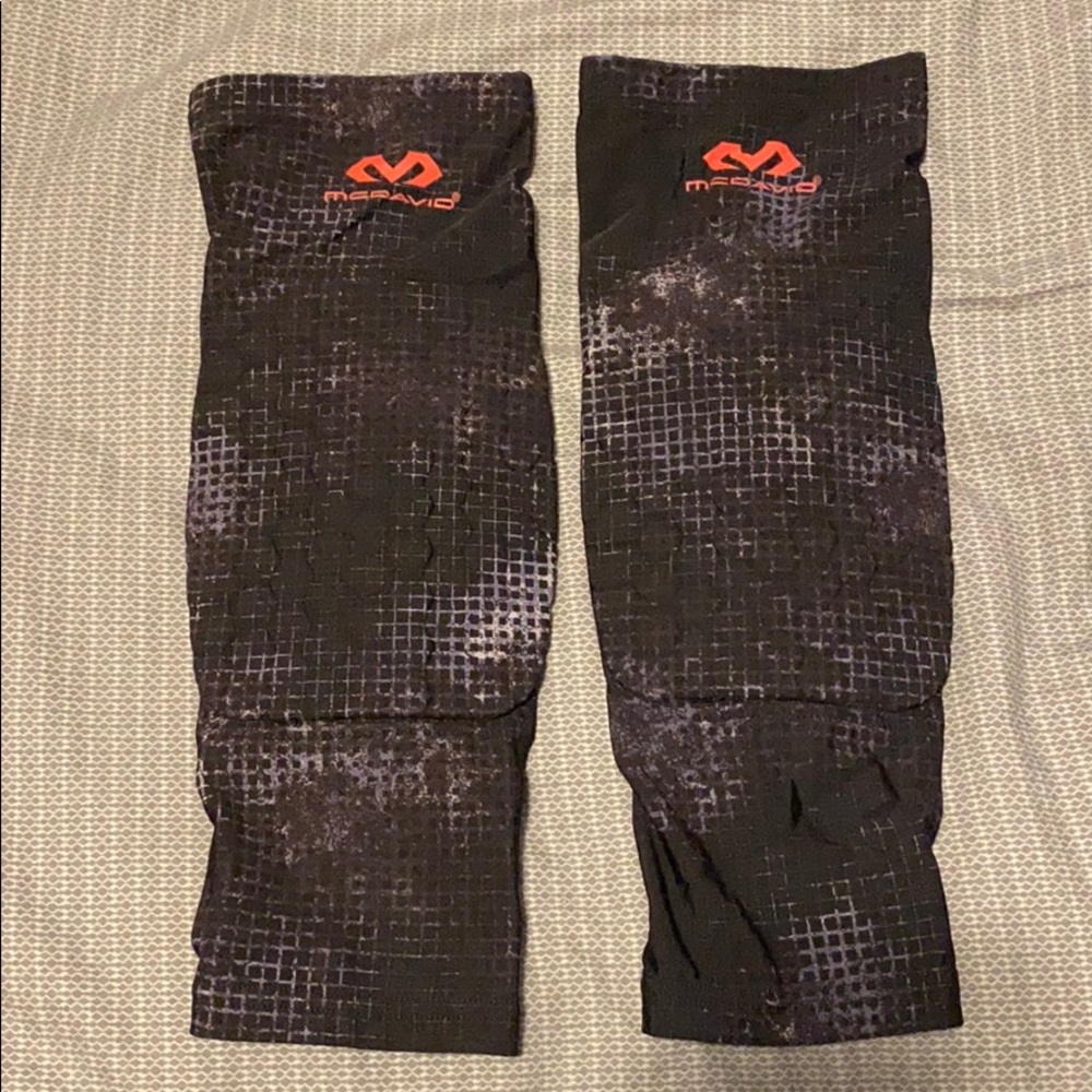 Brand New Grid McDavid HexPad Knee Sleeves